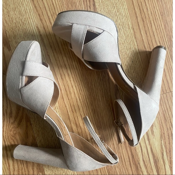 NWT - Brand New Jessica Simpson Irbella Platform Sandal Beige MicroSuede 8.5 - Picture 2 of 10